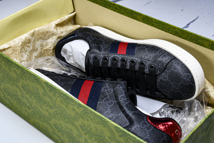G*u*i sneaker