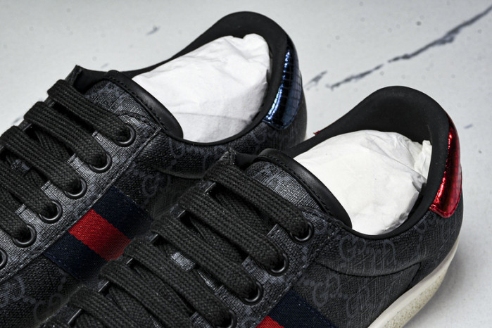 G*u*i sneaker