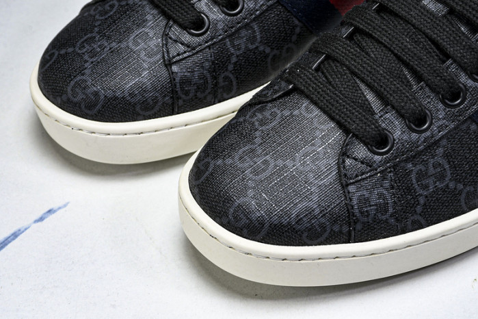 G*u*i sneaker
