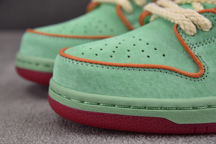 NIKE Dunk Low SB