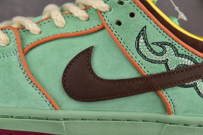 NIKE Dunk Low SB