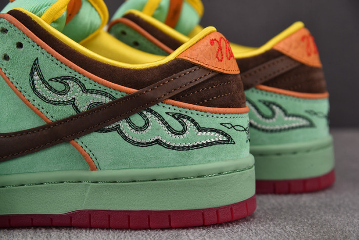 NIKE Dunk Low SB
