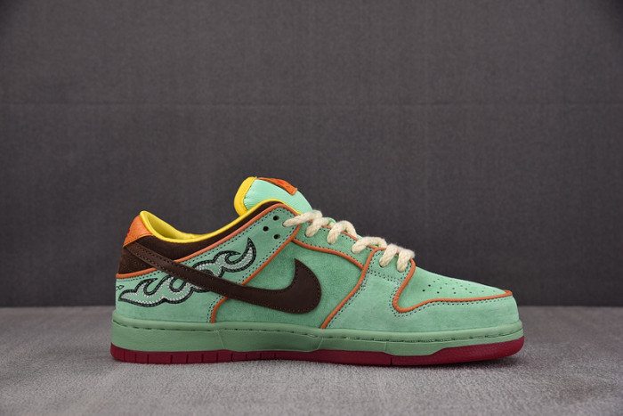 NIKE Dunk Low SB