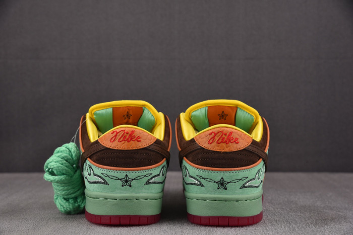 NIKE Dunk Low SB