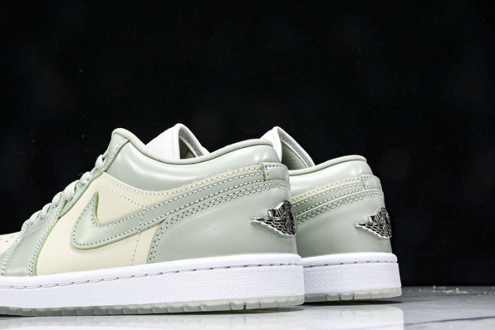 Air Jordan 1 Low SE