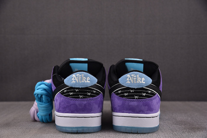 Hayley Wilson x NIKE Dunk Low SB