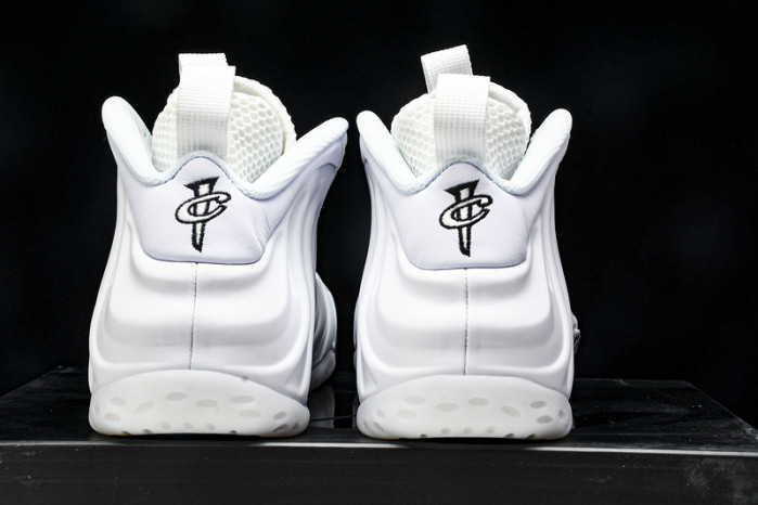 NIKE Air Foamposite One
