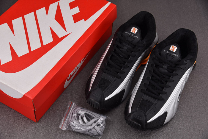 NIKE Shox R4