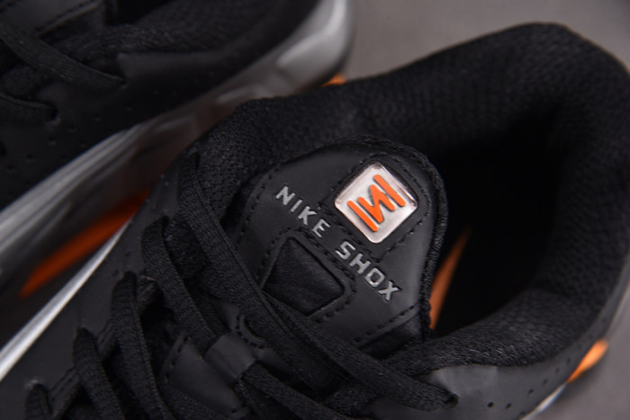 NIKE Shox R4