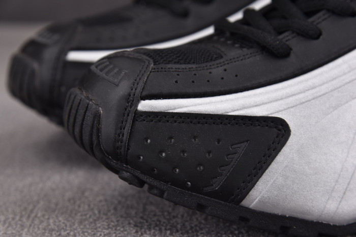 NIKE Shox R4