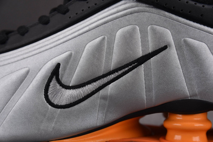 NIKE Shox R4