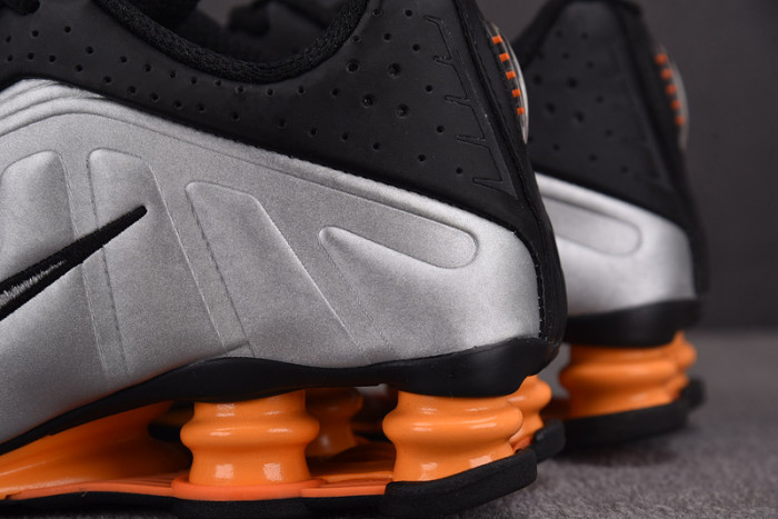 NIKE Shox R4