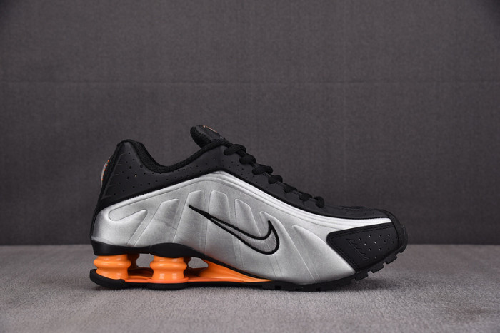 NIKE Shox R4