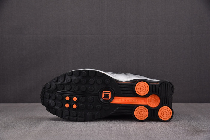 NIKE Shox R4