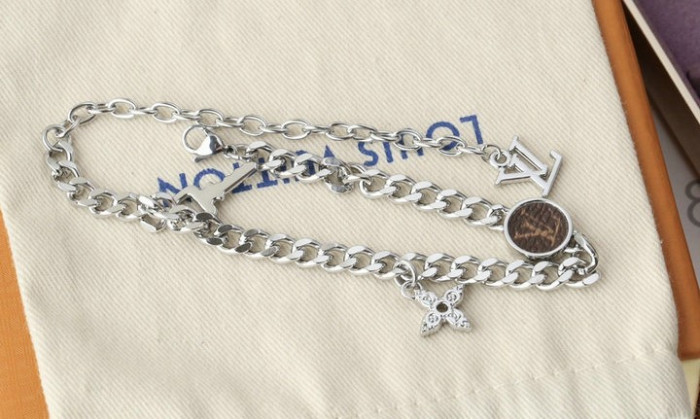 l0vis Vvtt0n lvbl0001