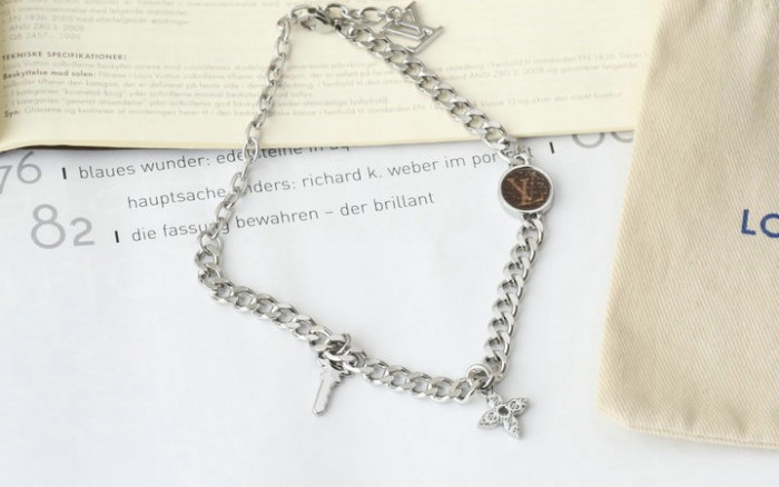 l0vis Vvtt0n lvbl0001