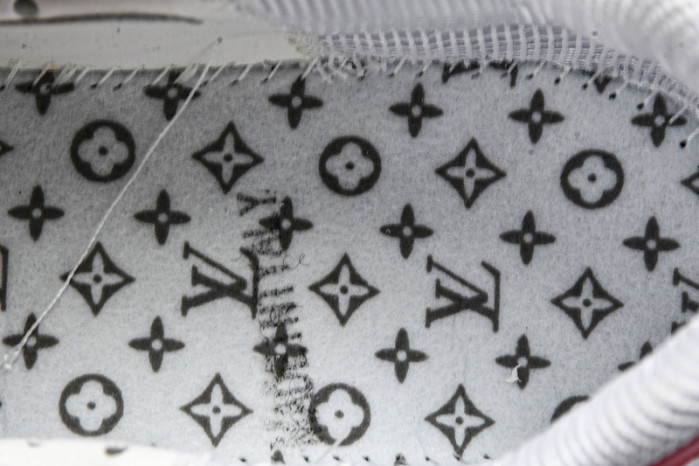 LV TRAINER SNEAKER
