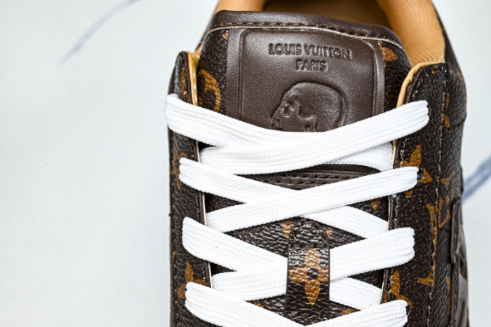 LV TRAINER SNEAKER