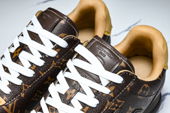LV TRAINER SNEAKER