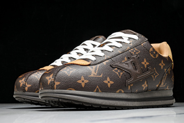 LV TRAINER SNEAKER