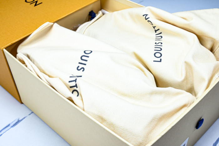LV TRAINER SNEAKER