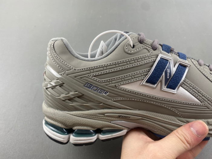 New Balance 1906R