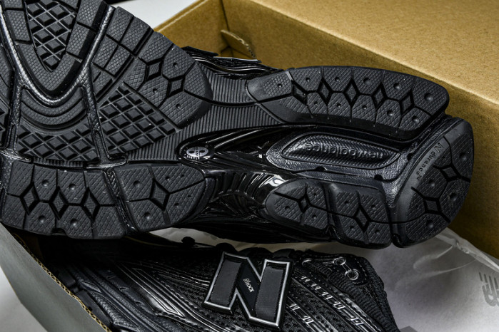 New Balance 1906R