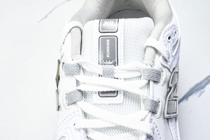 New Balance 1906R