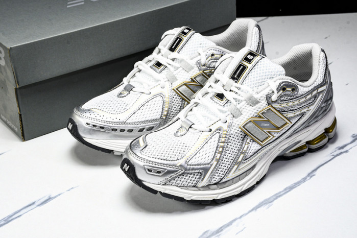 New Balance 1906R