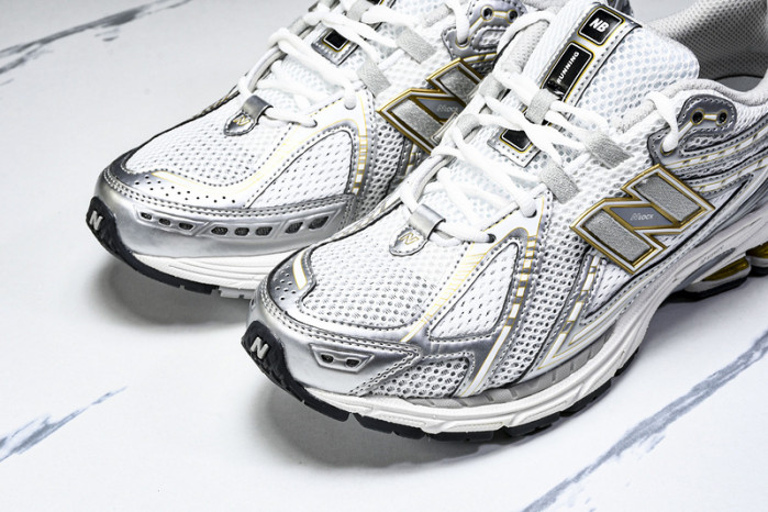 New Balance 1906R