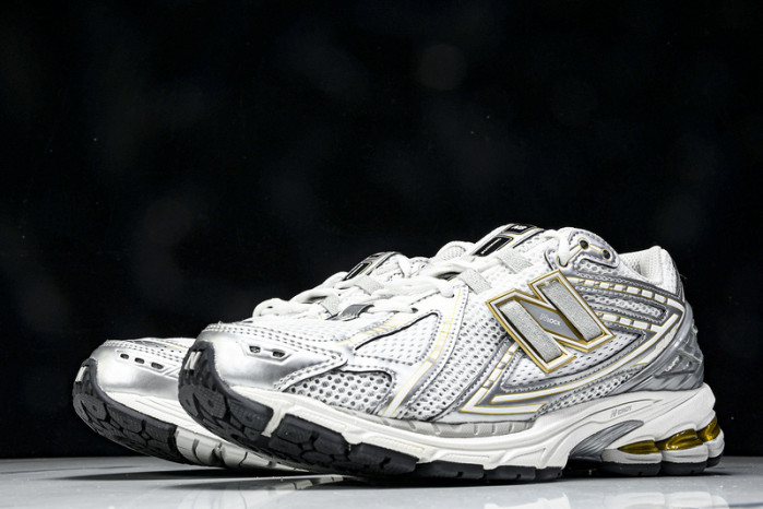 New Balance 1906R