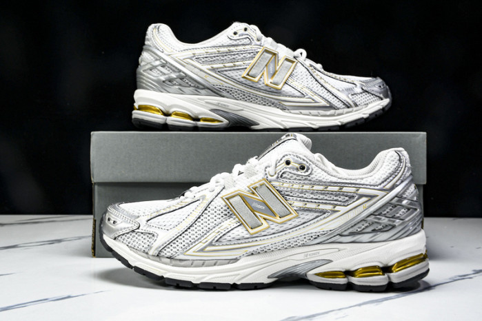 New Balance 1906R