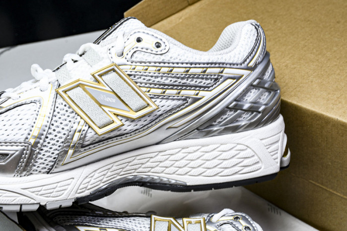 New Balance 1906R