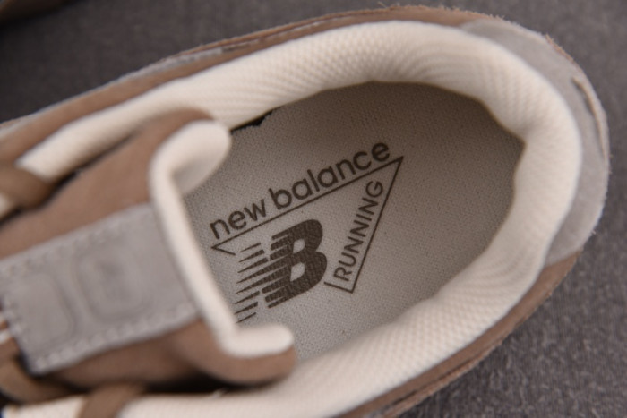 New Balance 204L